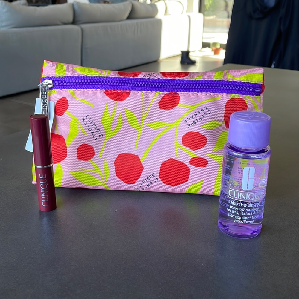 BRAND NEW CLINIQUE Makeup Bag and lipstick